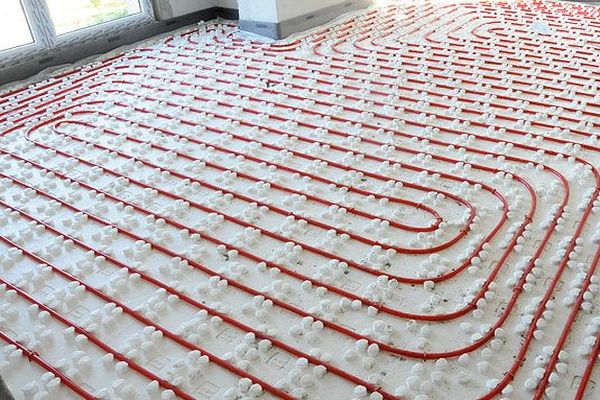 Podlahové vytápění je pro vinylové podlahy běžná praxe